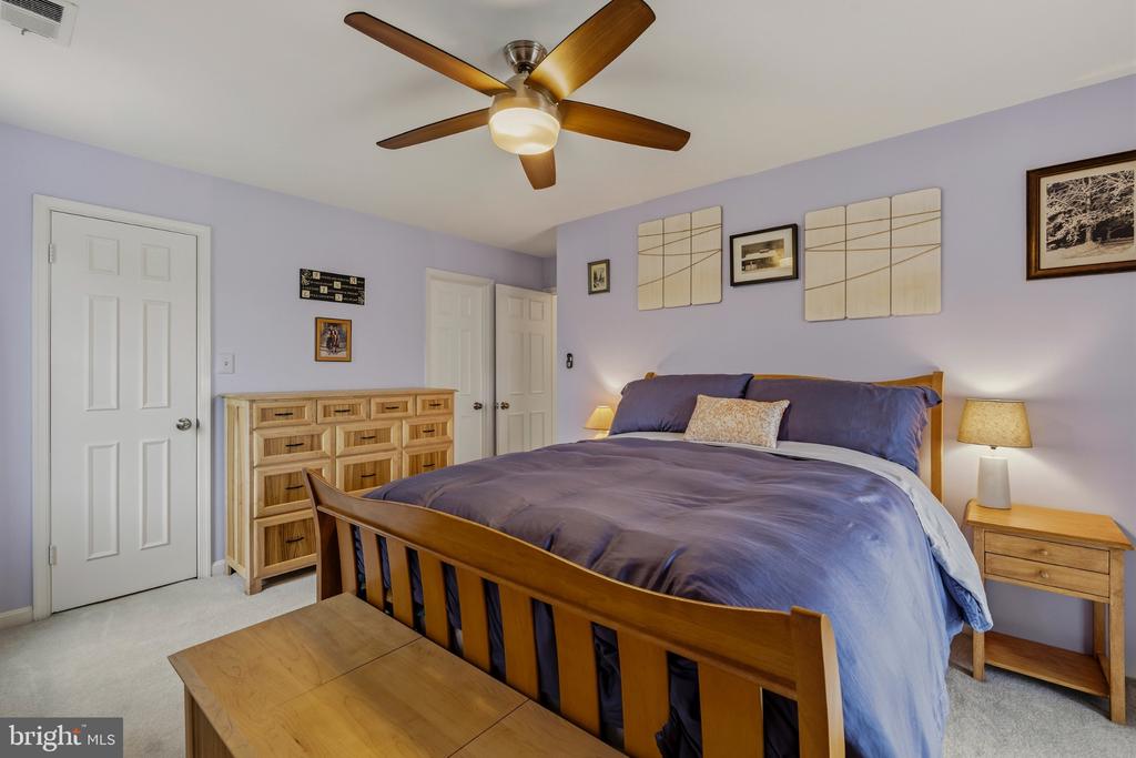 6043 ESSEX HOUSE SQUARE Unit: B
