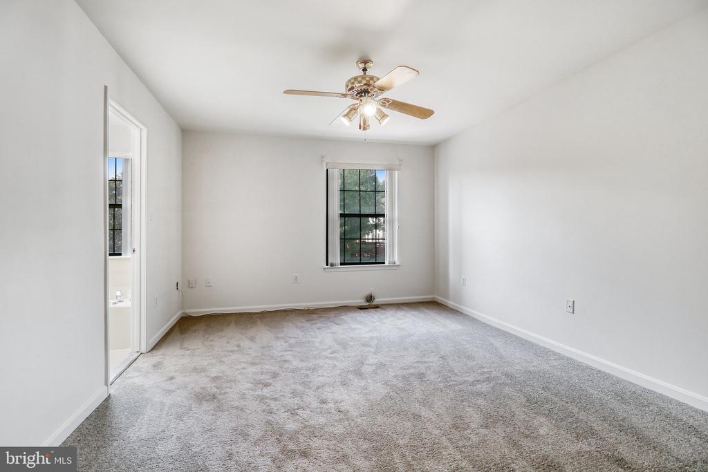 3964 ROSEBAY COURT