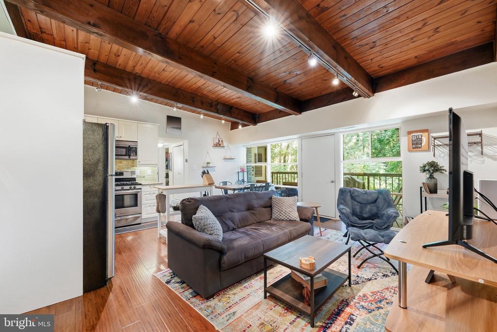4937 AMERICANA DRIVE Unit: 202