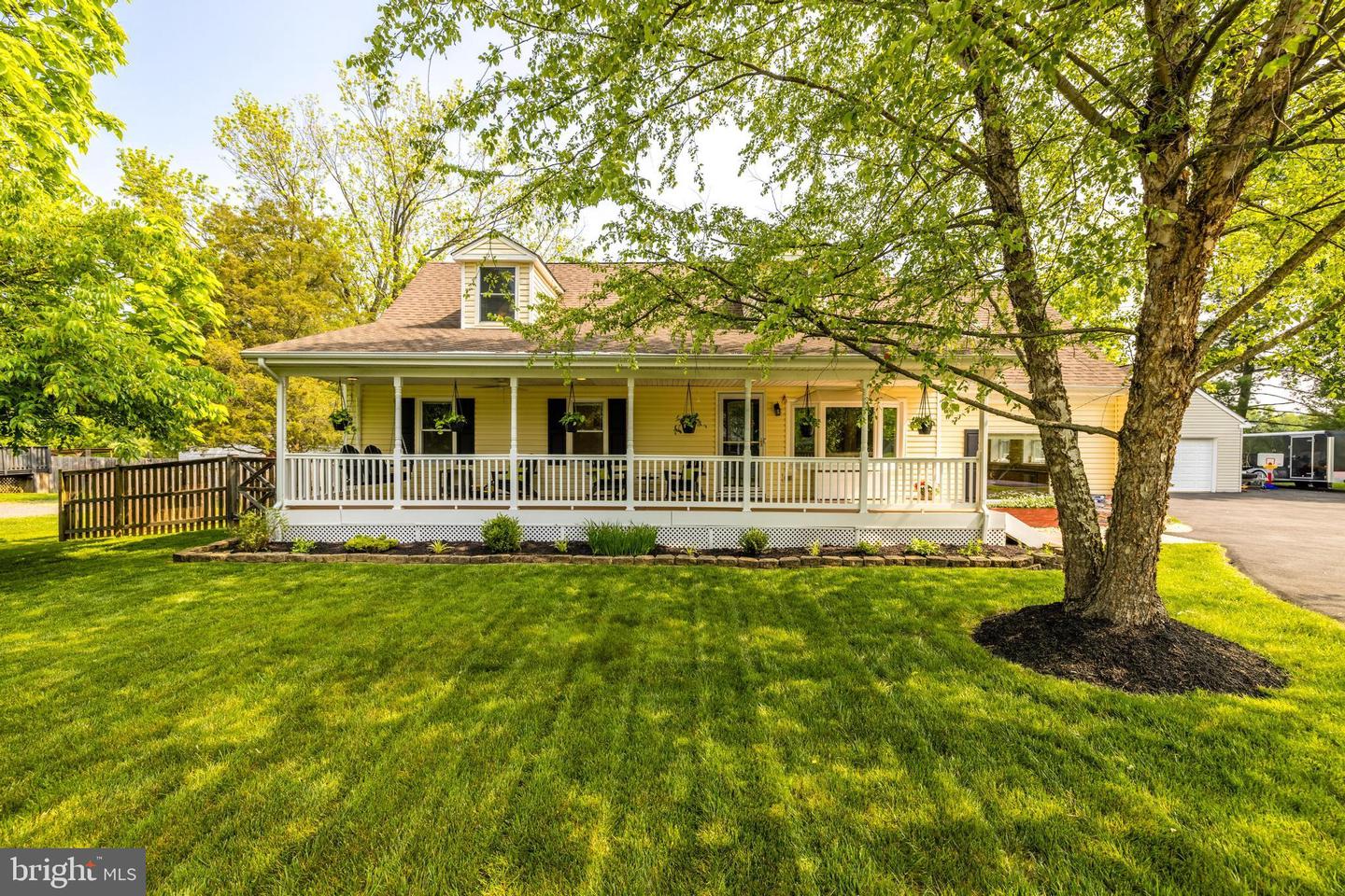 4 Red Bud Ln