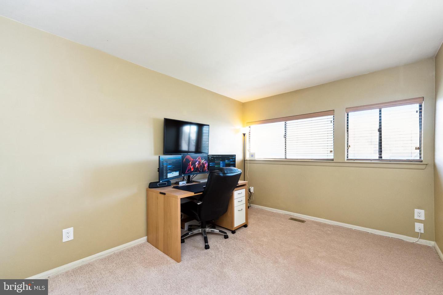 1042 Warwick Ct #7