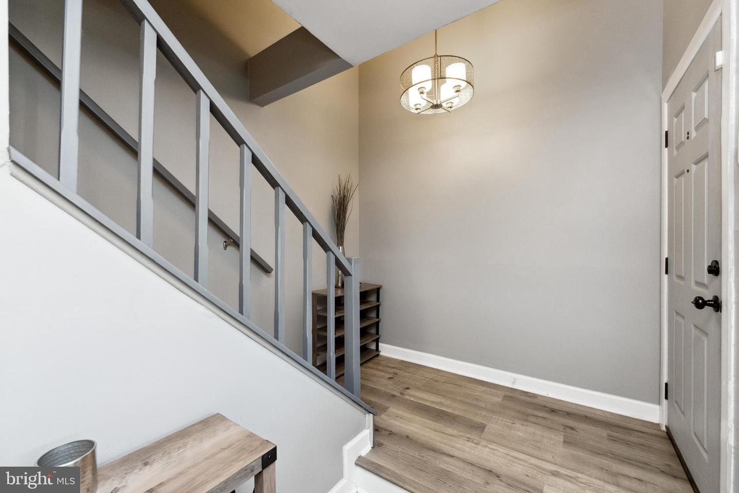 1042 Warwick Ct #7