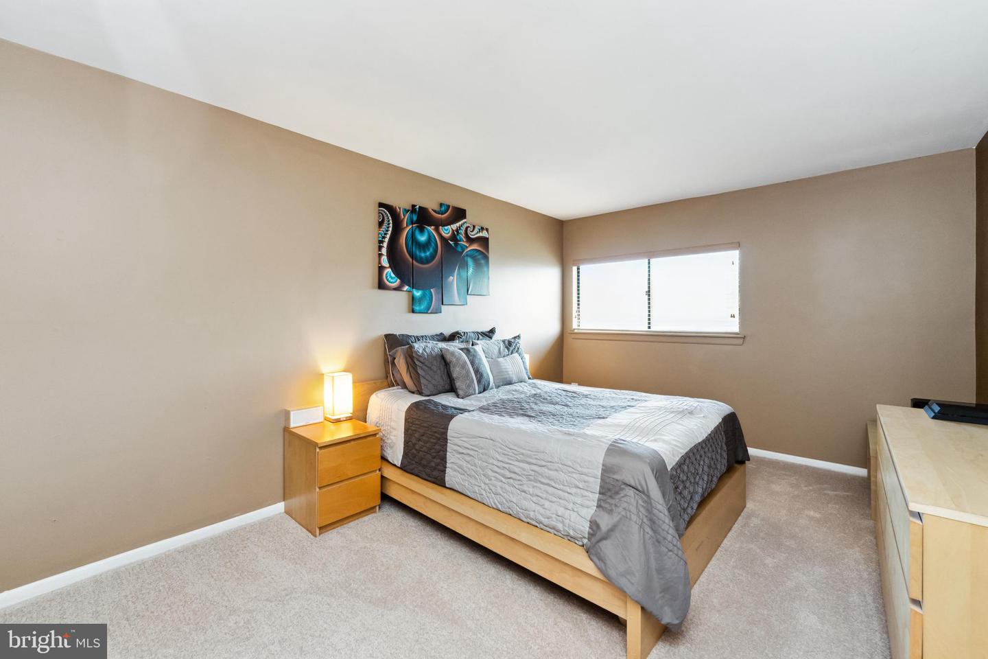 1042 Warwick Ct #7
