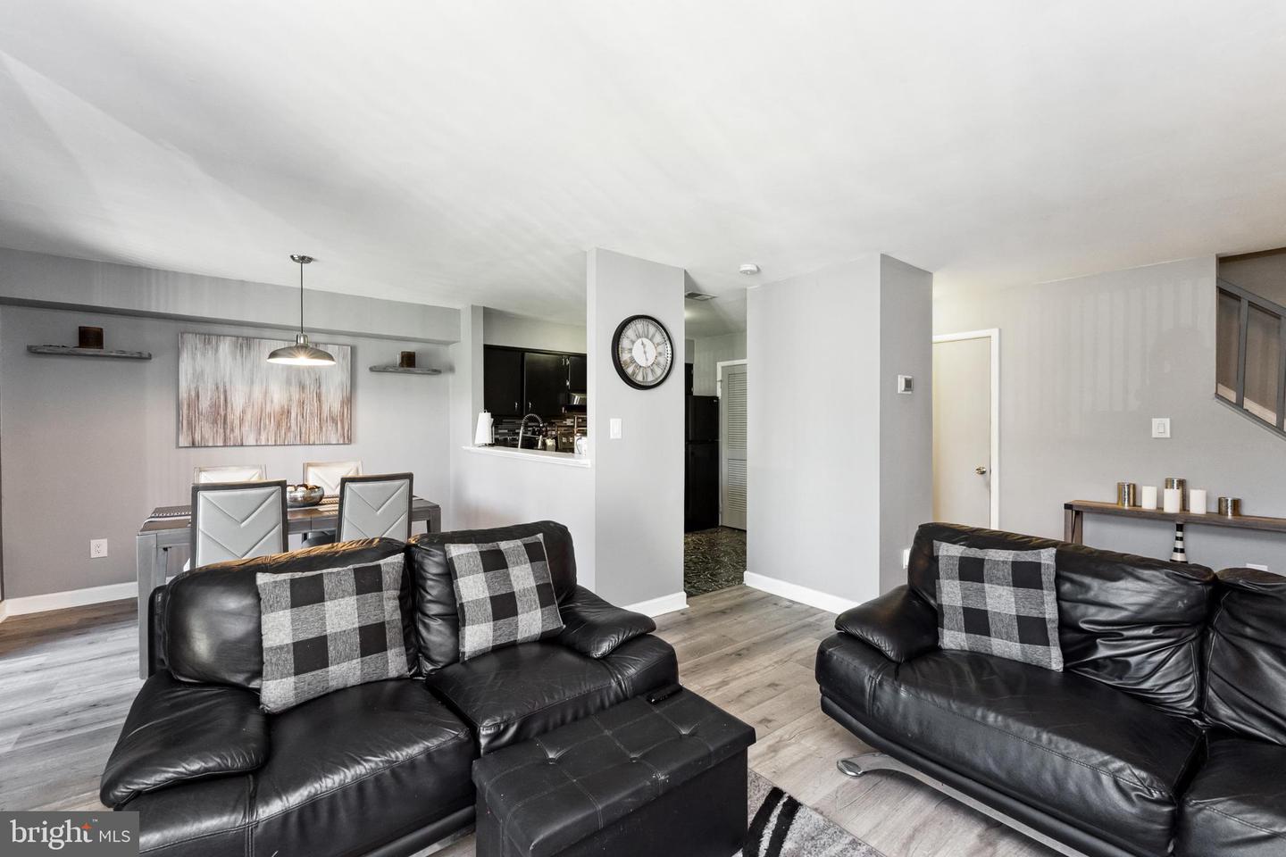 1042 Warwick Ct #7