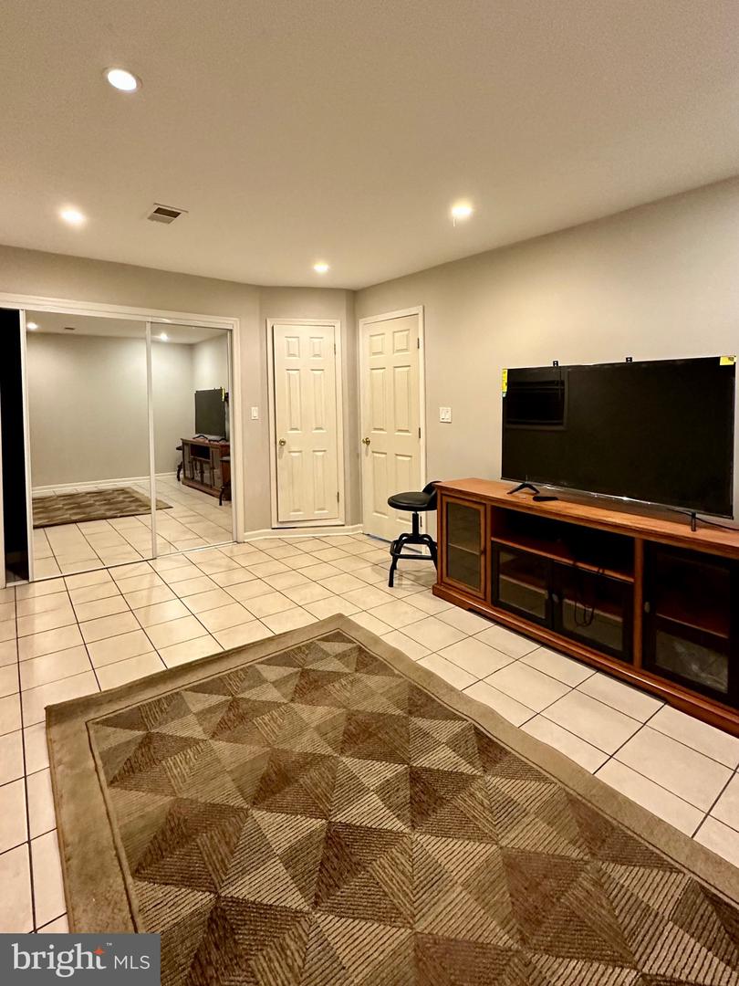 1212 Brethour Ct