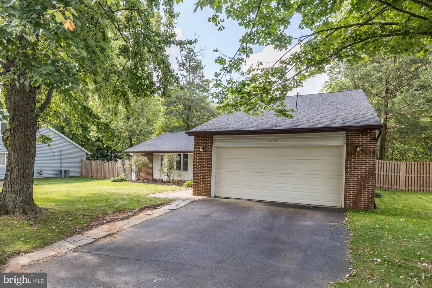 126 HOPELAND LN