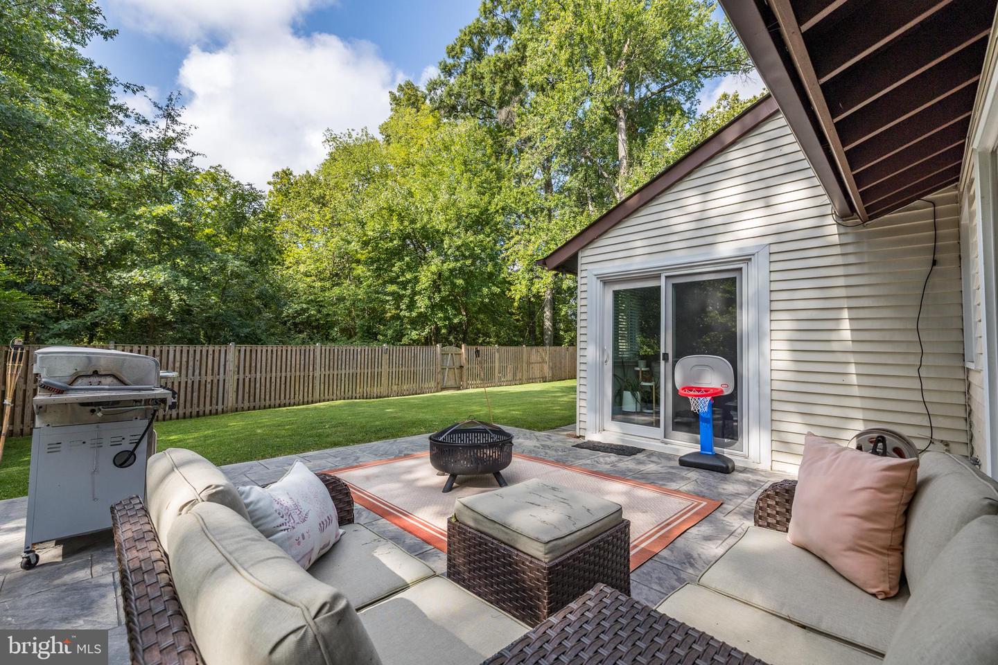 126 HOPELAND LN