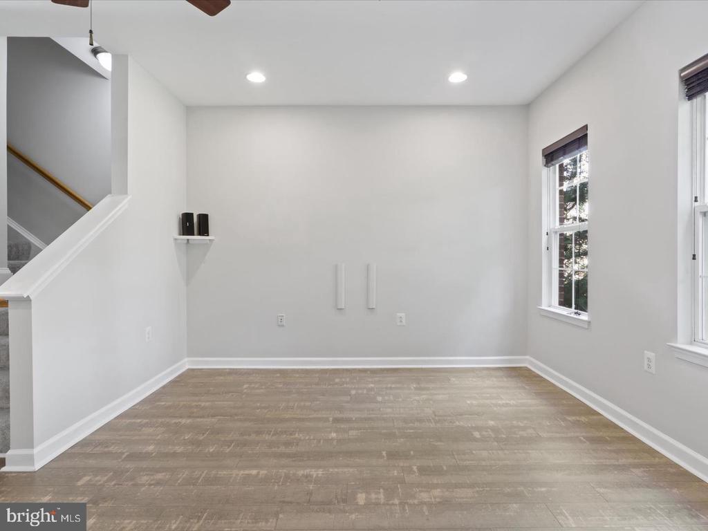 42522 MAYFLOWER TERRACE