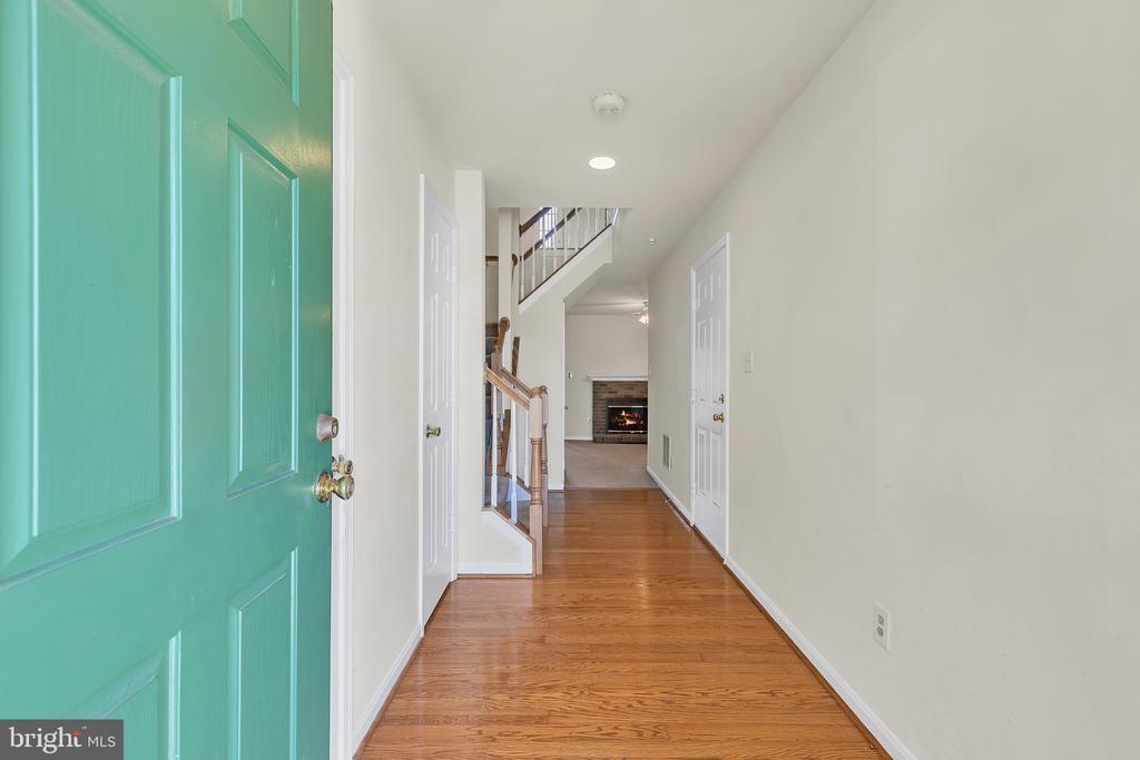 21957 THOMPSON SQUARE