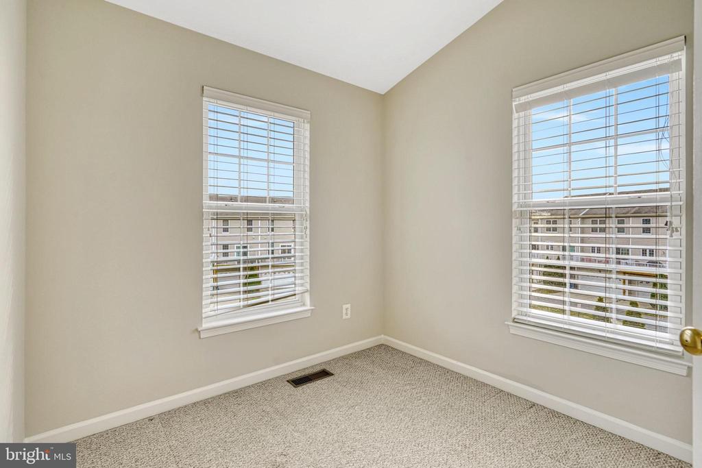 25148 Monteith Ter