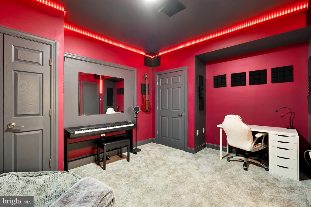 19109 PEALE LANE