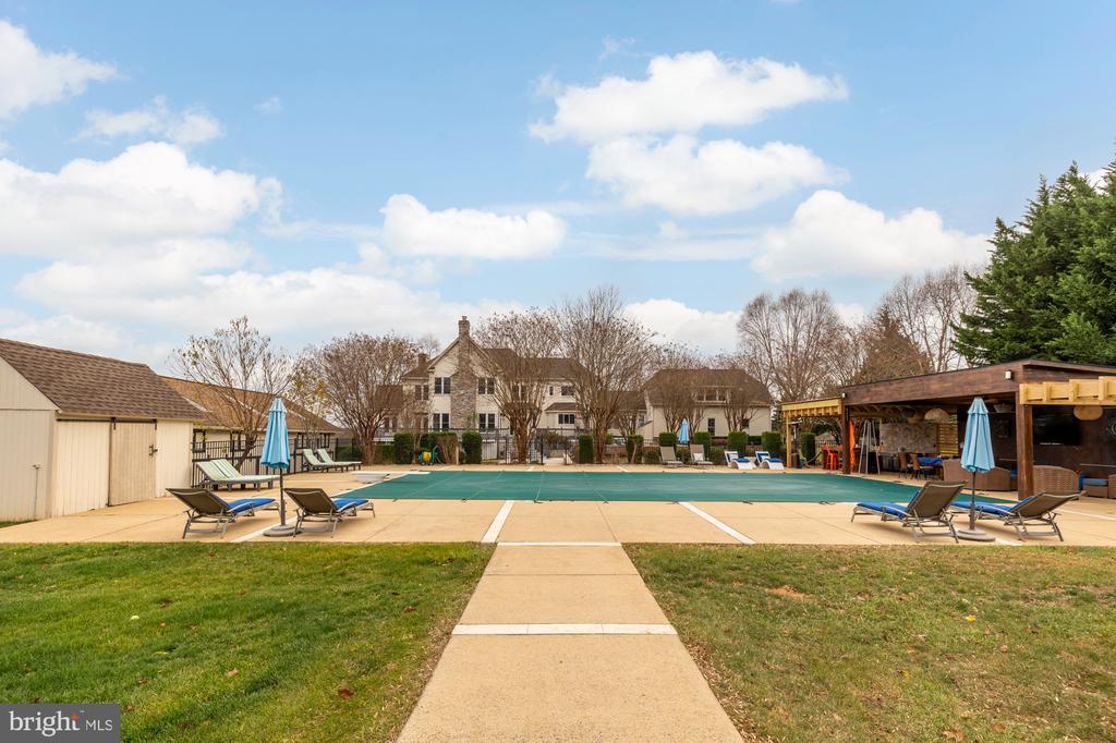 19109 PEALE LANE