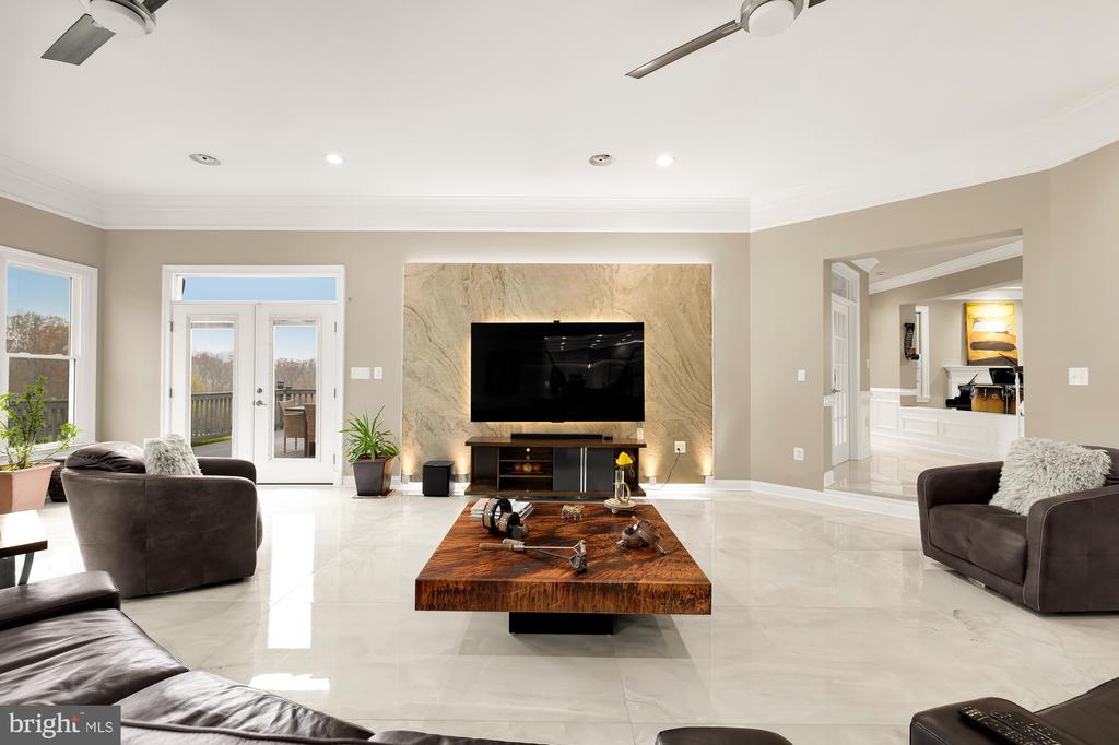 19109 PEALE LANE