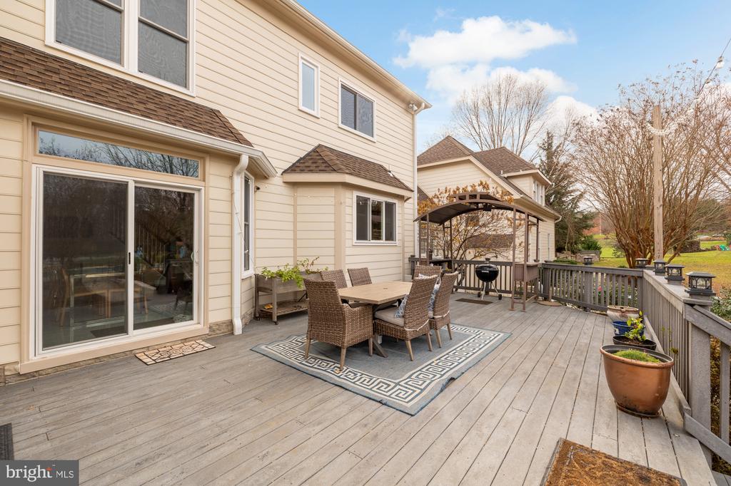 19109 PEALE LANE