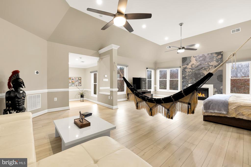 19109 PEALE LANE