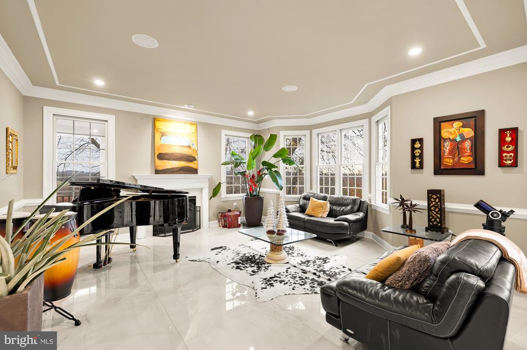19109 PEALE LANE