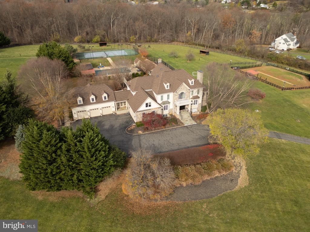 19109 PEALE LANE