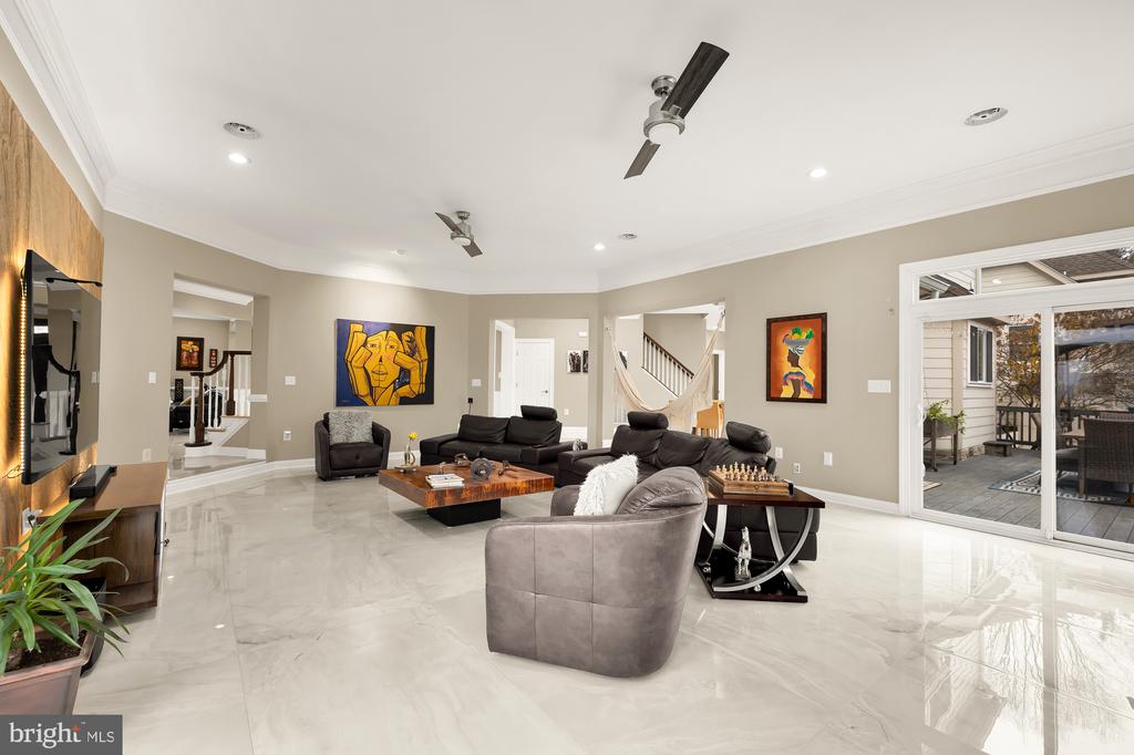 19109 PEALE LANE