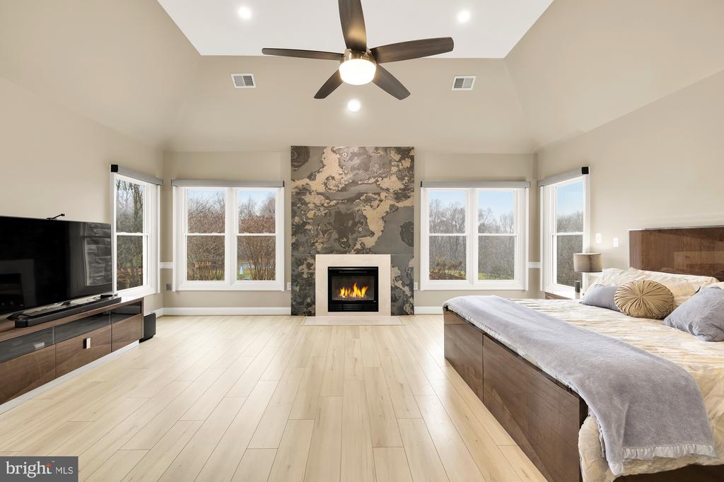 19109 PEALE LANE