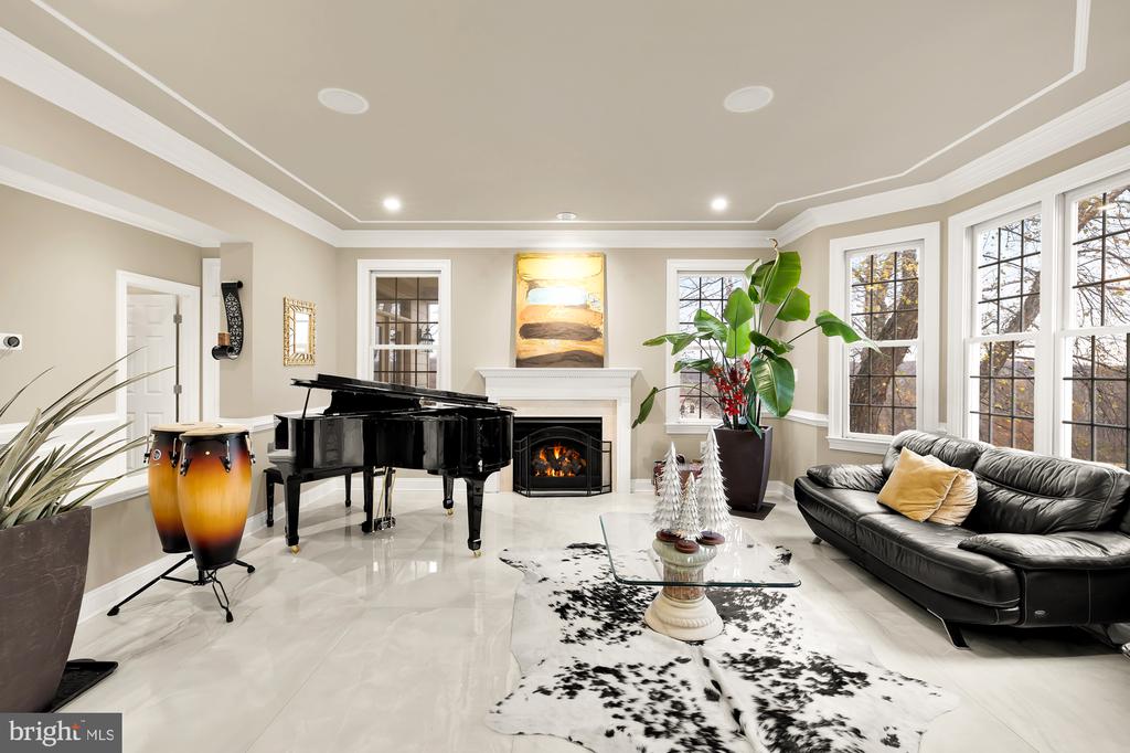 19109 PEALE LANE