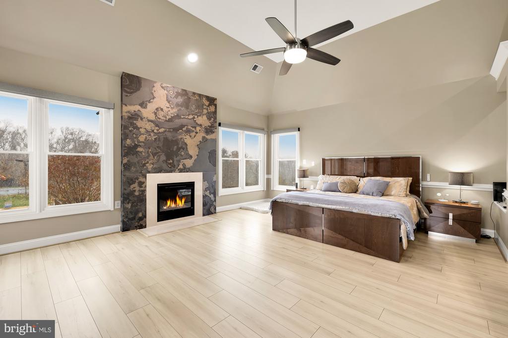 19109 PEALE LANE