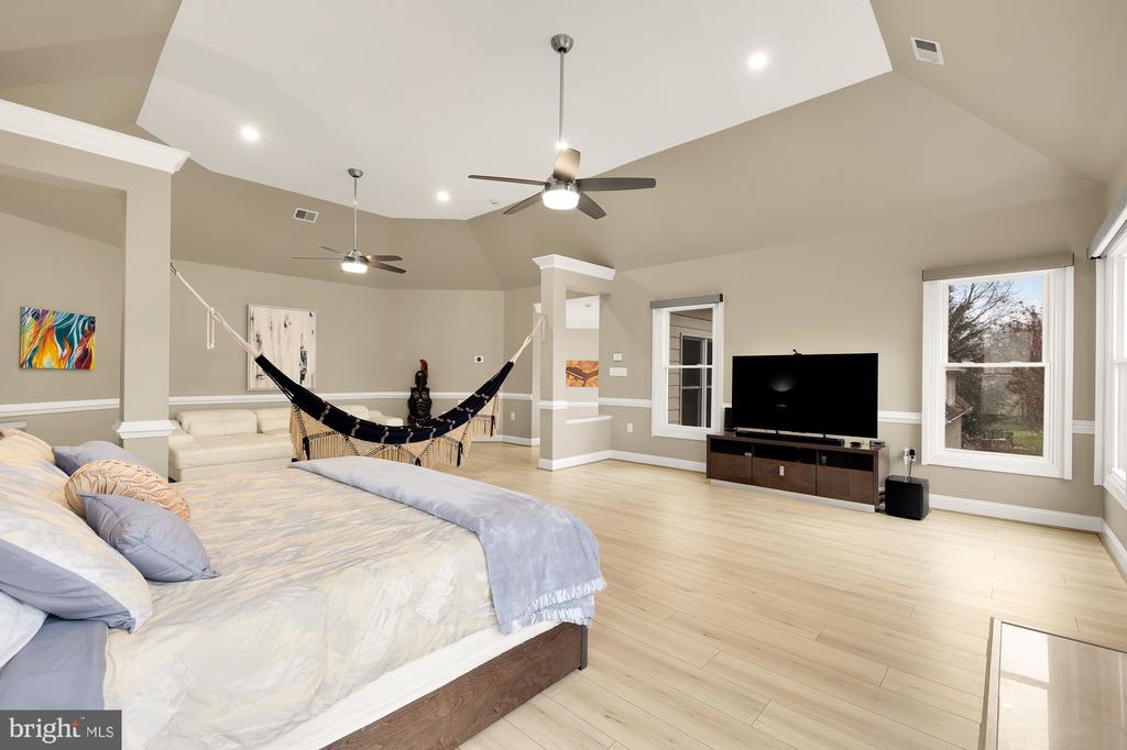 19109 PEALE LANE