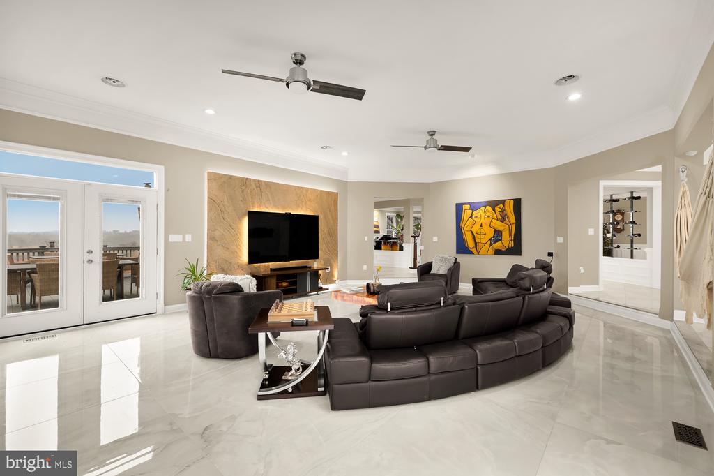 19109 PEALE LANE