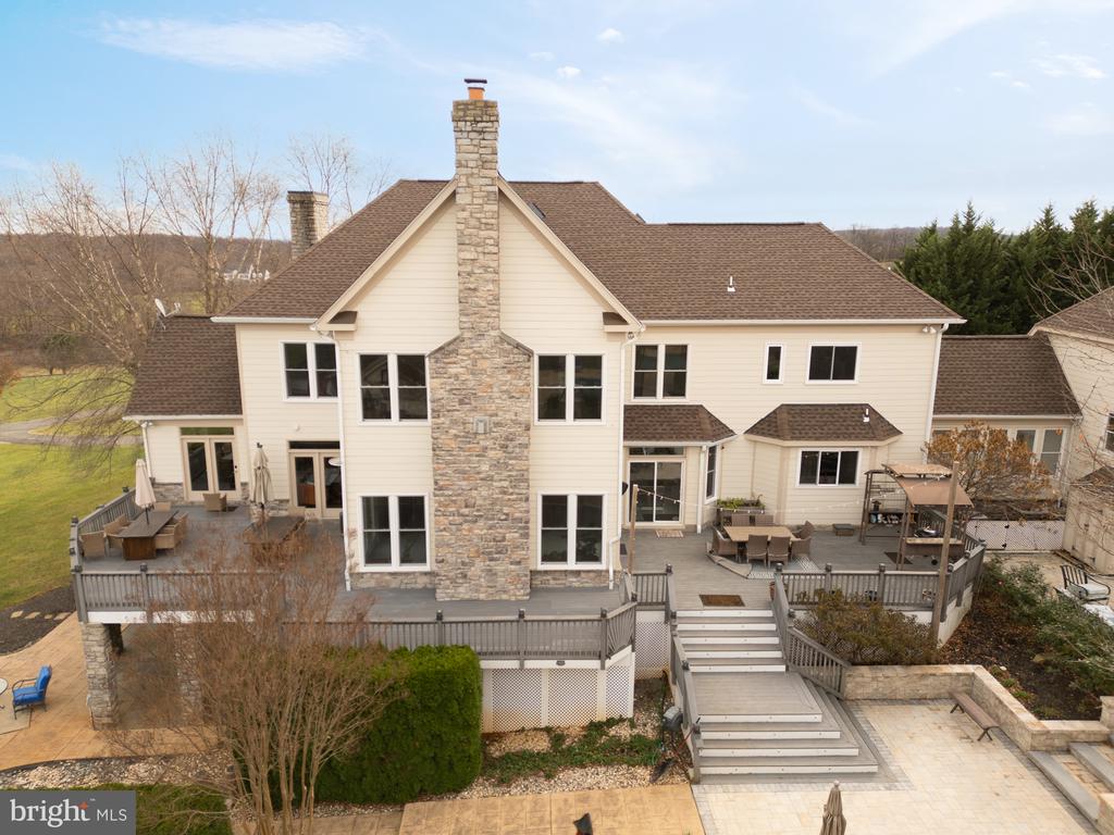 19109 PEALE LANE