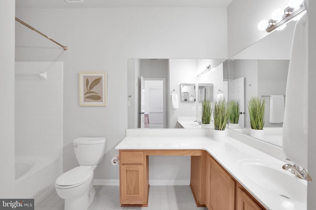 46604 Ellicott Sq #300