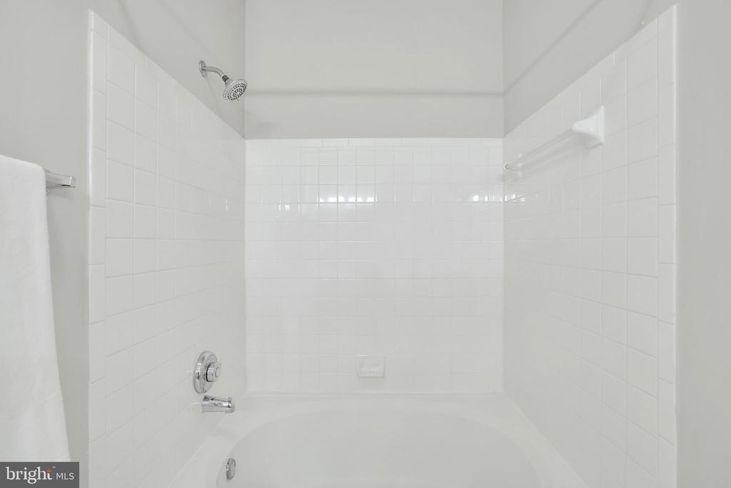 46604 Ellicott Sq #300