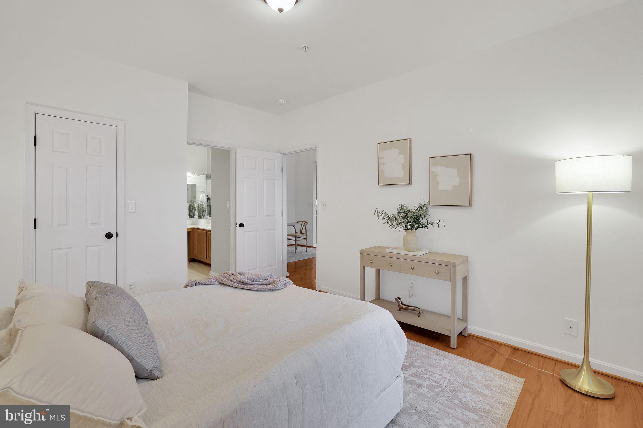 46604 Ellicott Sq #300