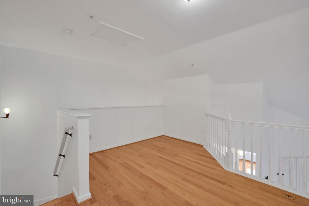 46604 Ellicott Sq #300