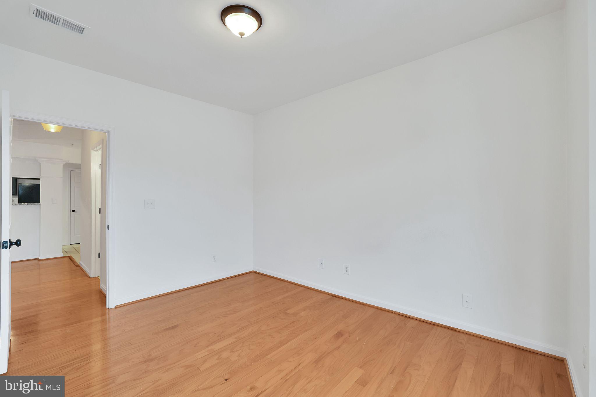 46604 Ellicott Sq #300