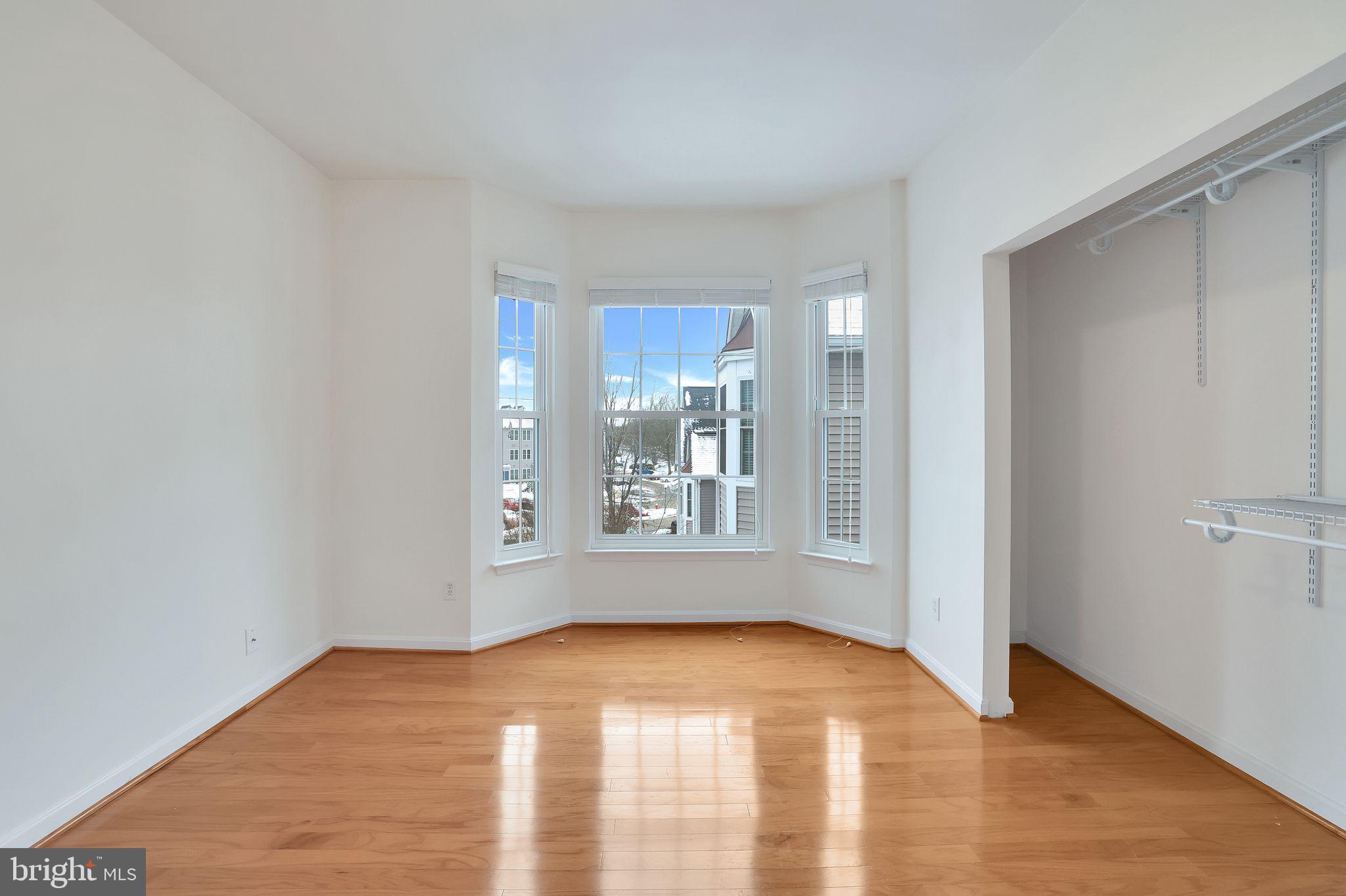 46604 Ellicott Sq #300