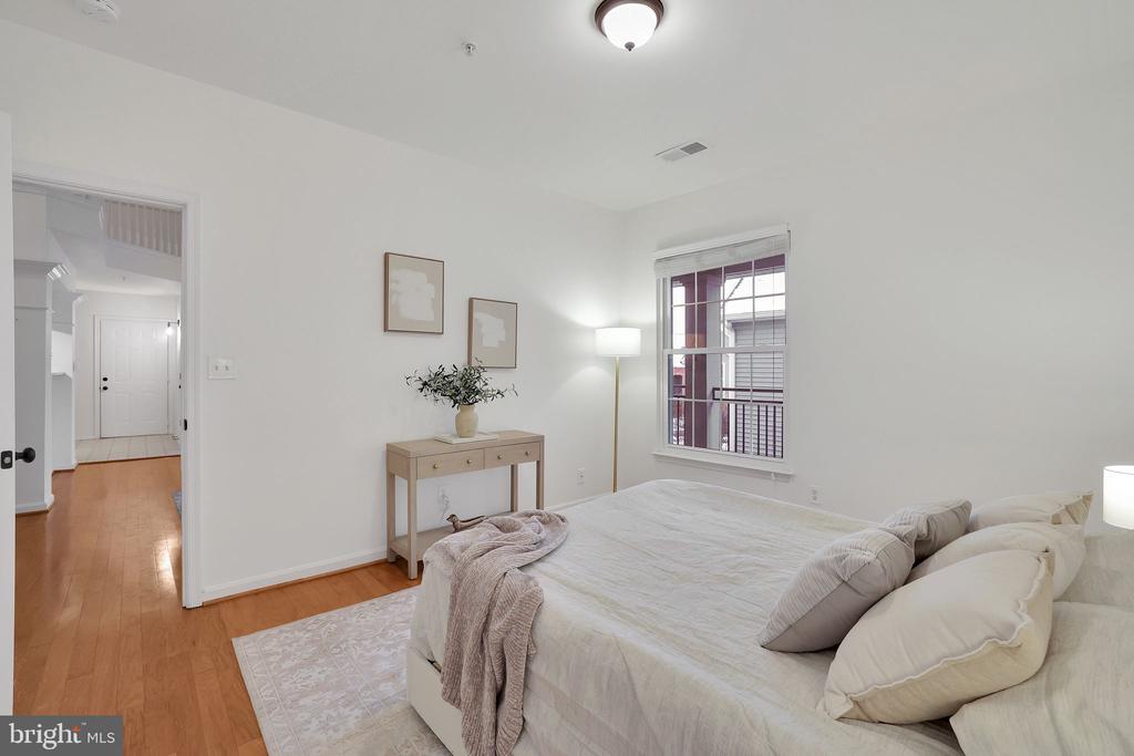 46604 Ellicott Sq #300