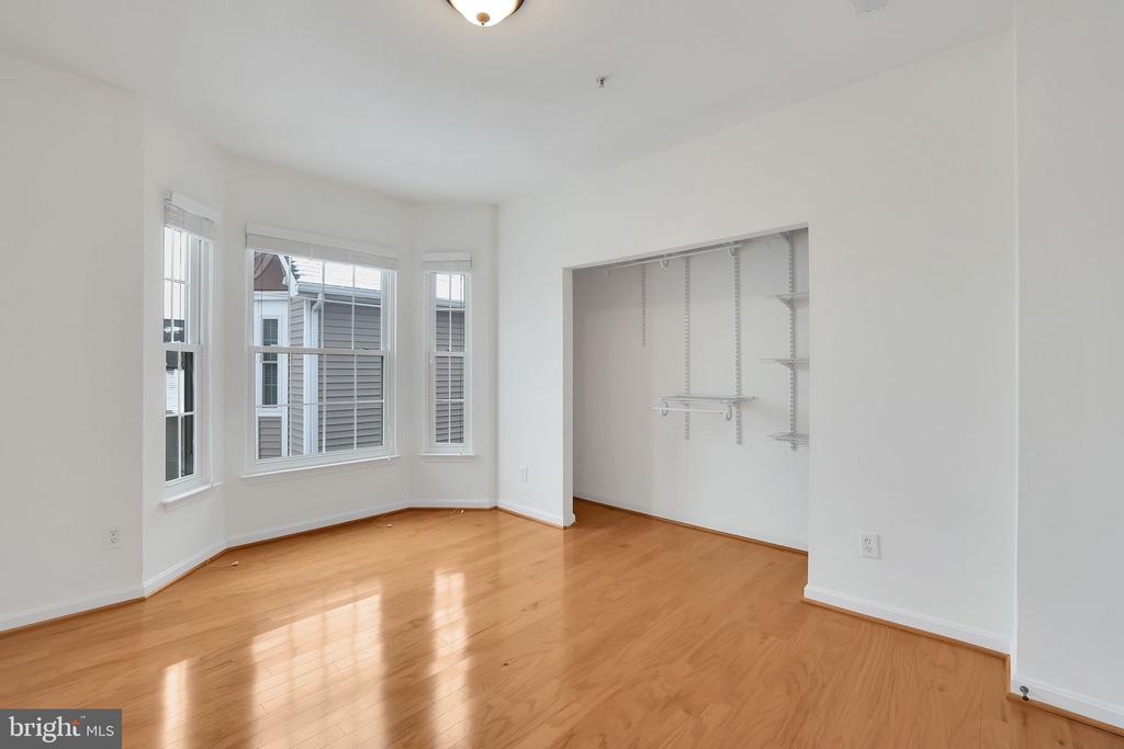 46604 Ellicott Sq #300