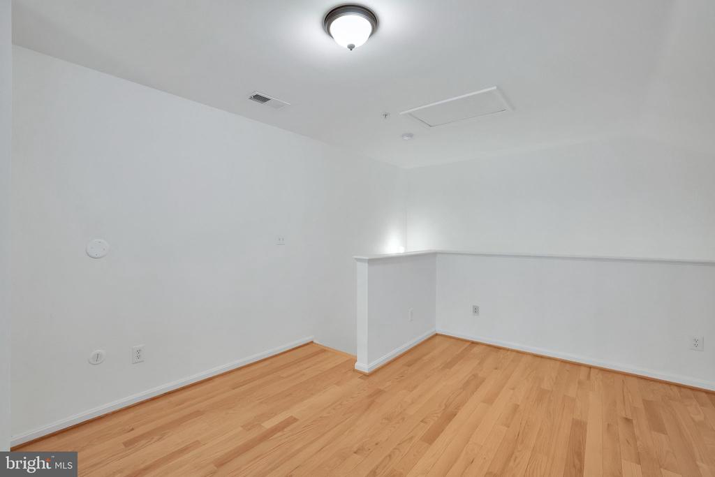 46604 Ellicott Sq #300