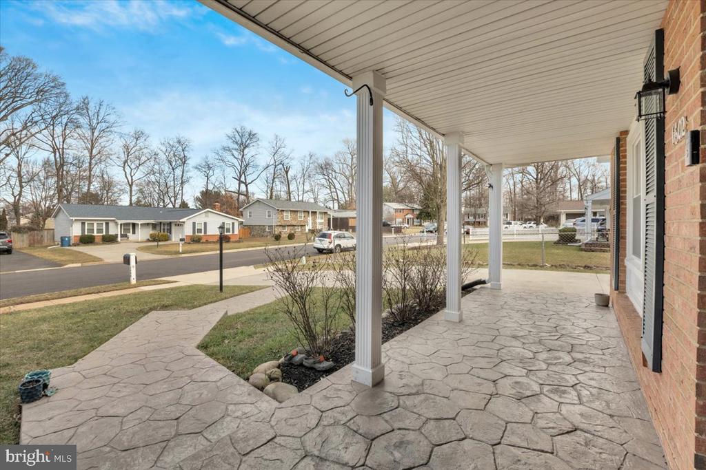 1602 E Jefferson Ct