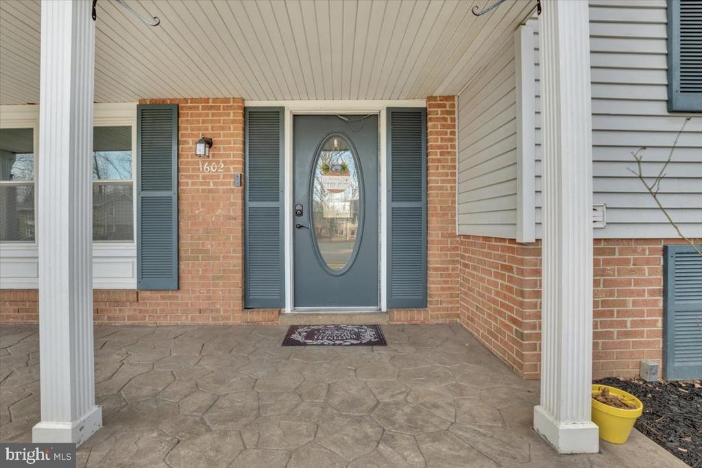 1602 E Jefferson Ct