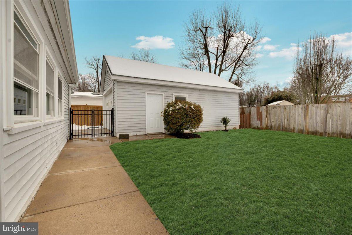 1602 E Jefferson Ct
