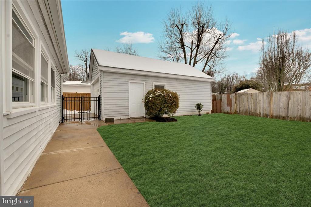 1602 E Jefferson Ct
