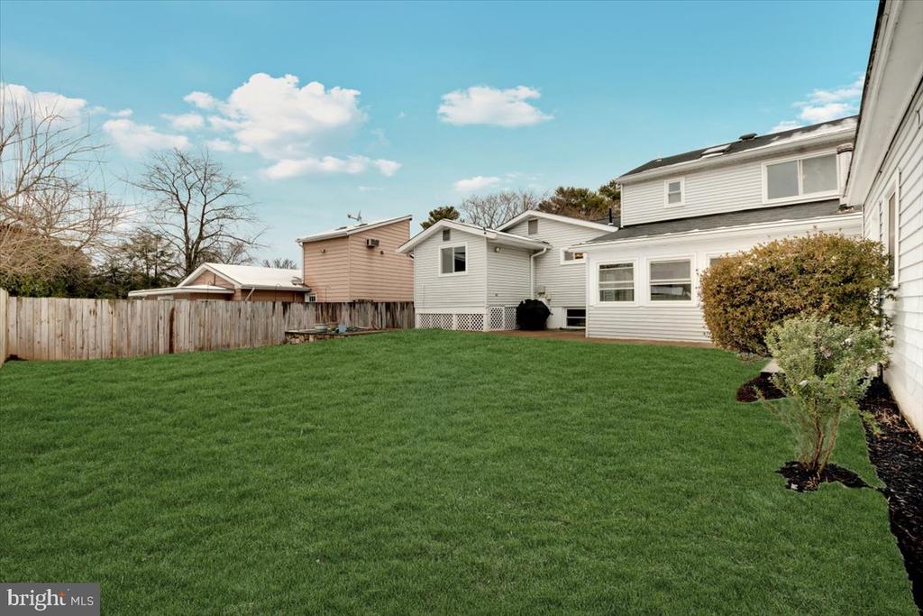 1602 E Jefferson Ct