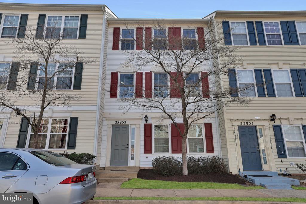 22952 Regent Ter