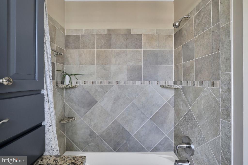 22952 Regent Ter