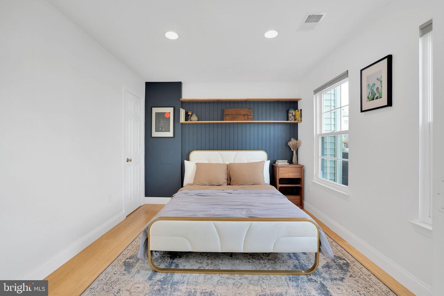22952 Regent Ter
