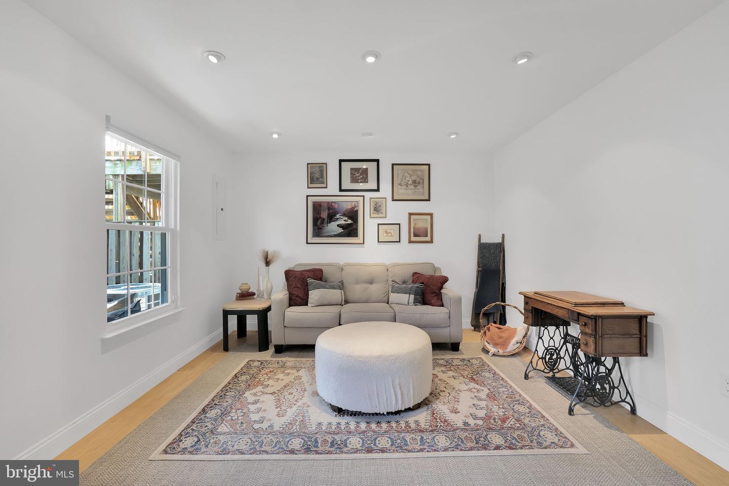 22952 Regent Ter