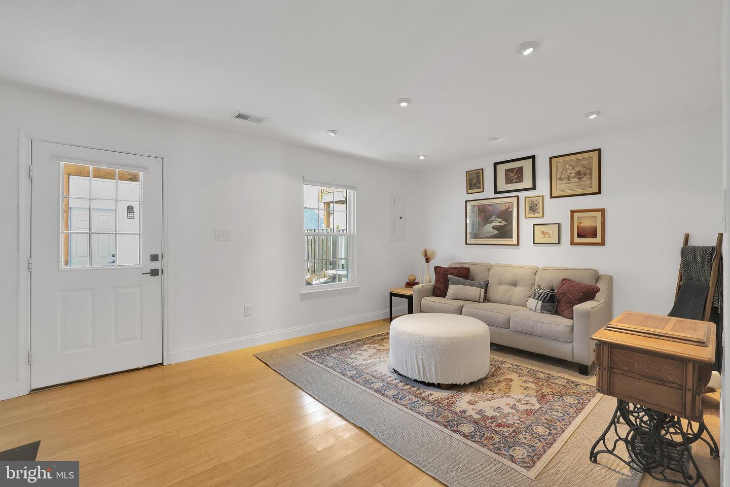 22952 Regent Ter