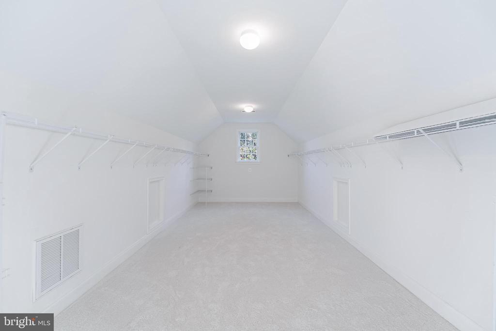 17937 MANASSAS GAP COURT