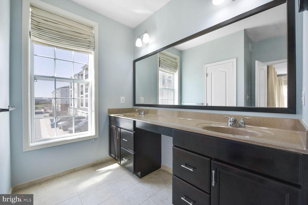 43037 Clarks Mill Ter