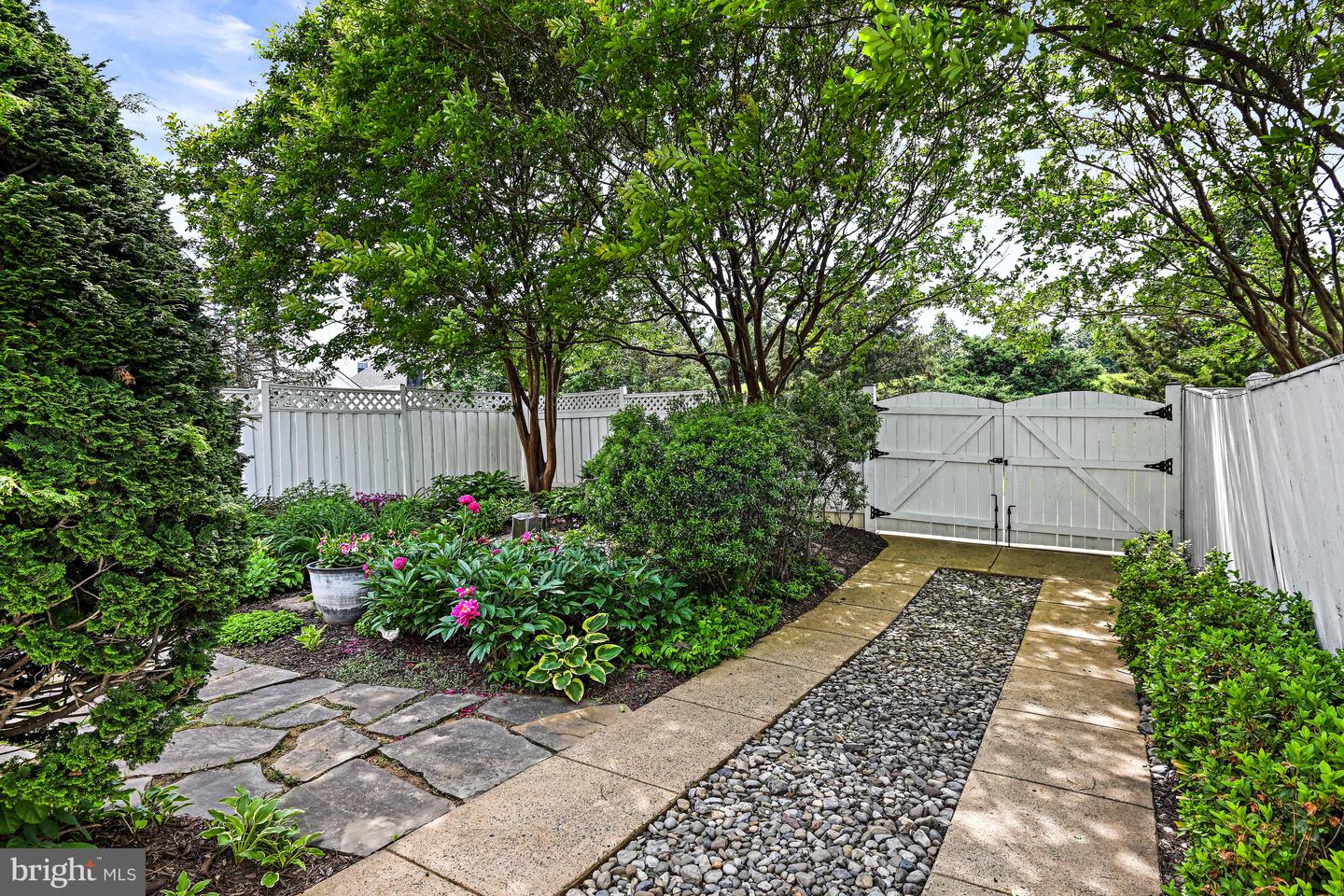 20337 Charter Oak Dr